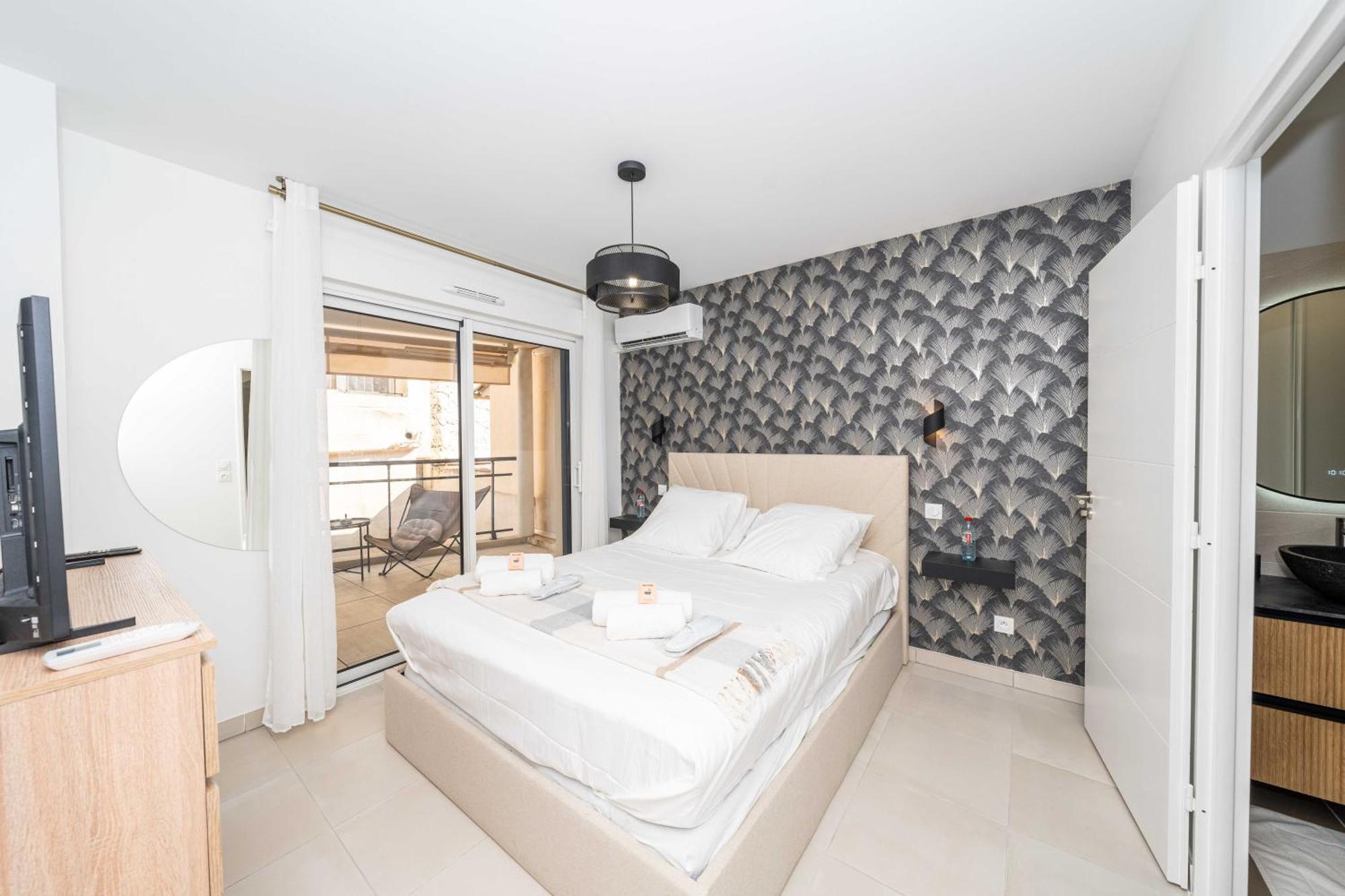 Modern With Terraces, Parking -