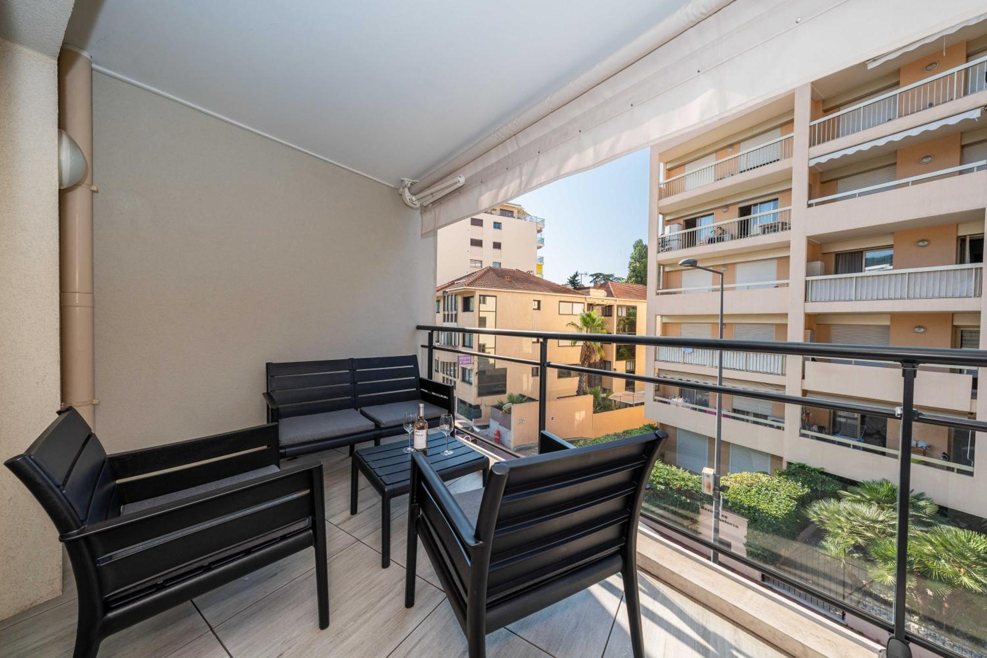 Modern With Terraces, Parking - Apartment Cannes